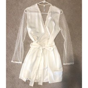 Flora Nikrooz Showstopper Robe size S